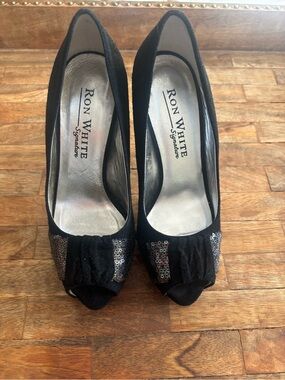 Ron White Black Suede pumps size 6